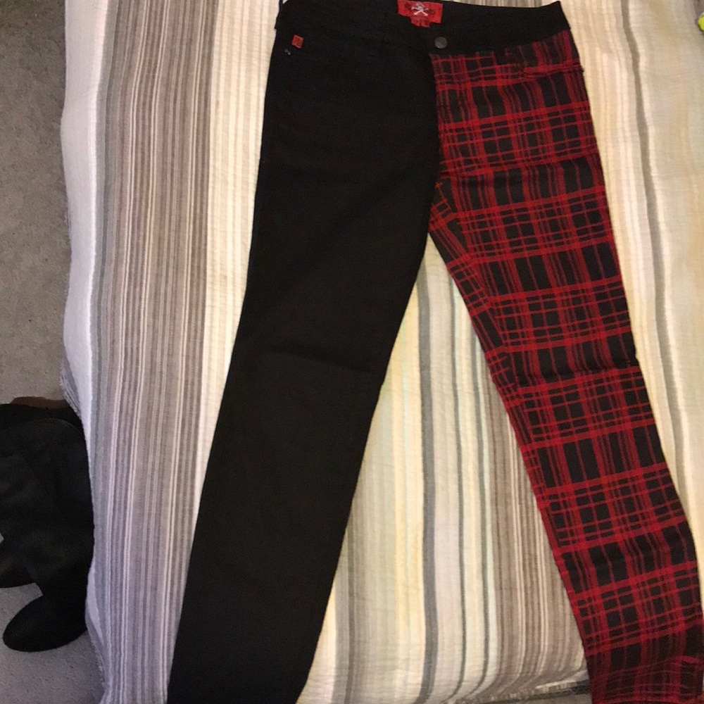 Black and red skinny jeans